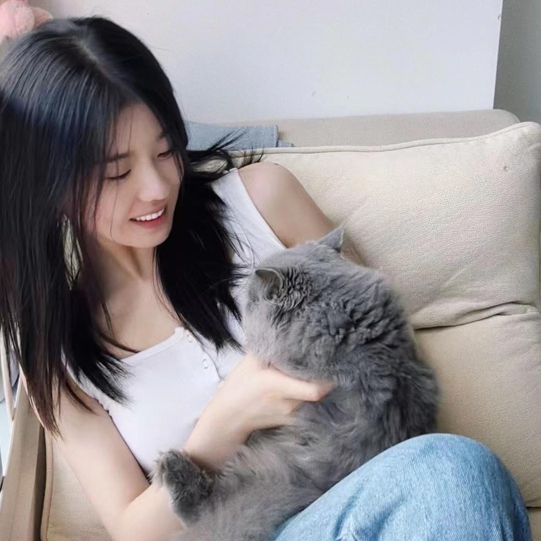 爱笑的梨涡