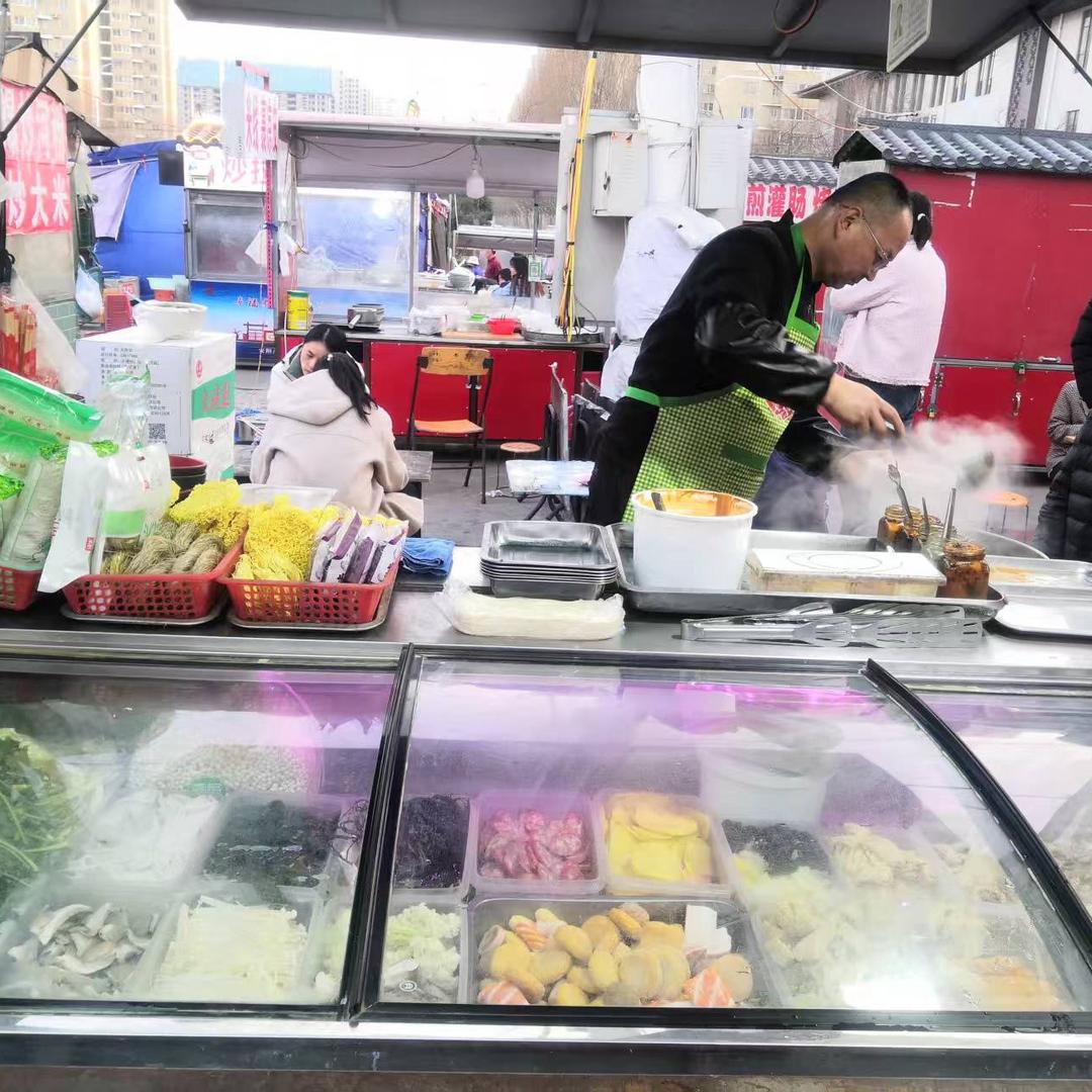 地摊麻辣烫 麻辣拌朝阳路北头