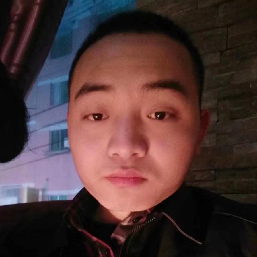 一个独自在路上走的人