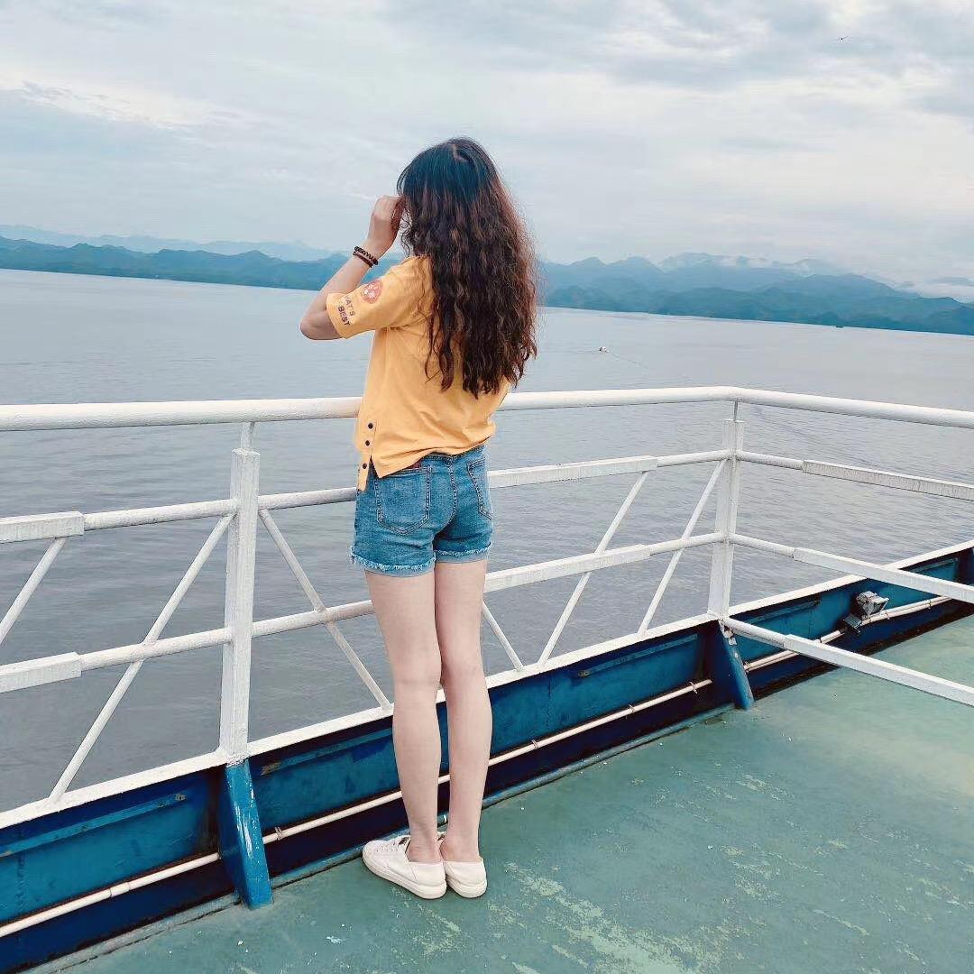 红太狼捏指甲盖