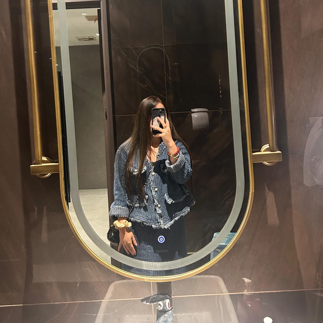 美女ᵉᵐᵒ了