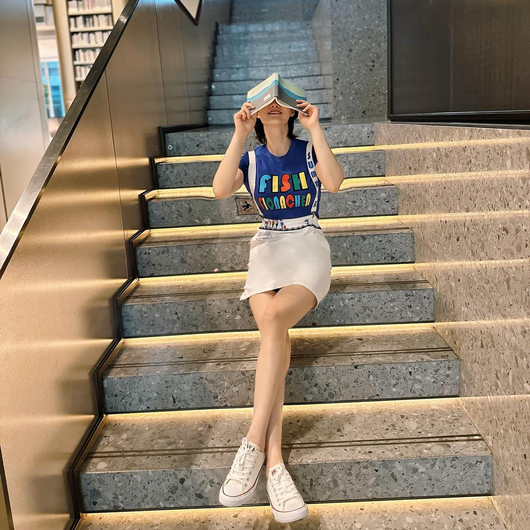 细语轻眸