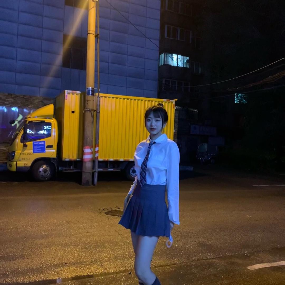 小鸣.