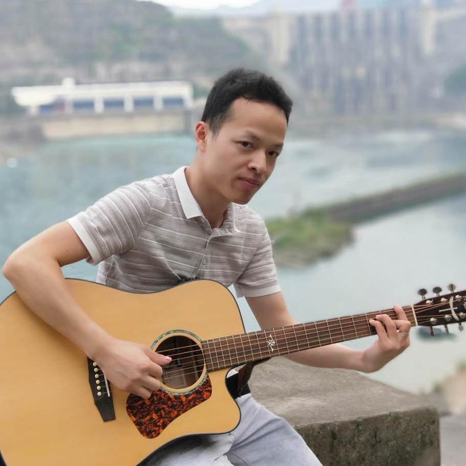老江弹吉他