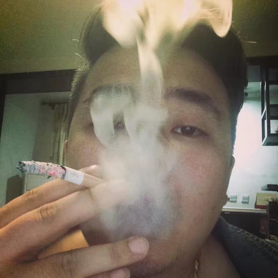 阿欣（爱嘚瑟）