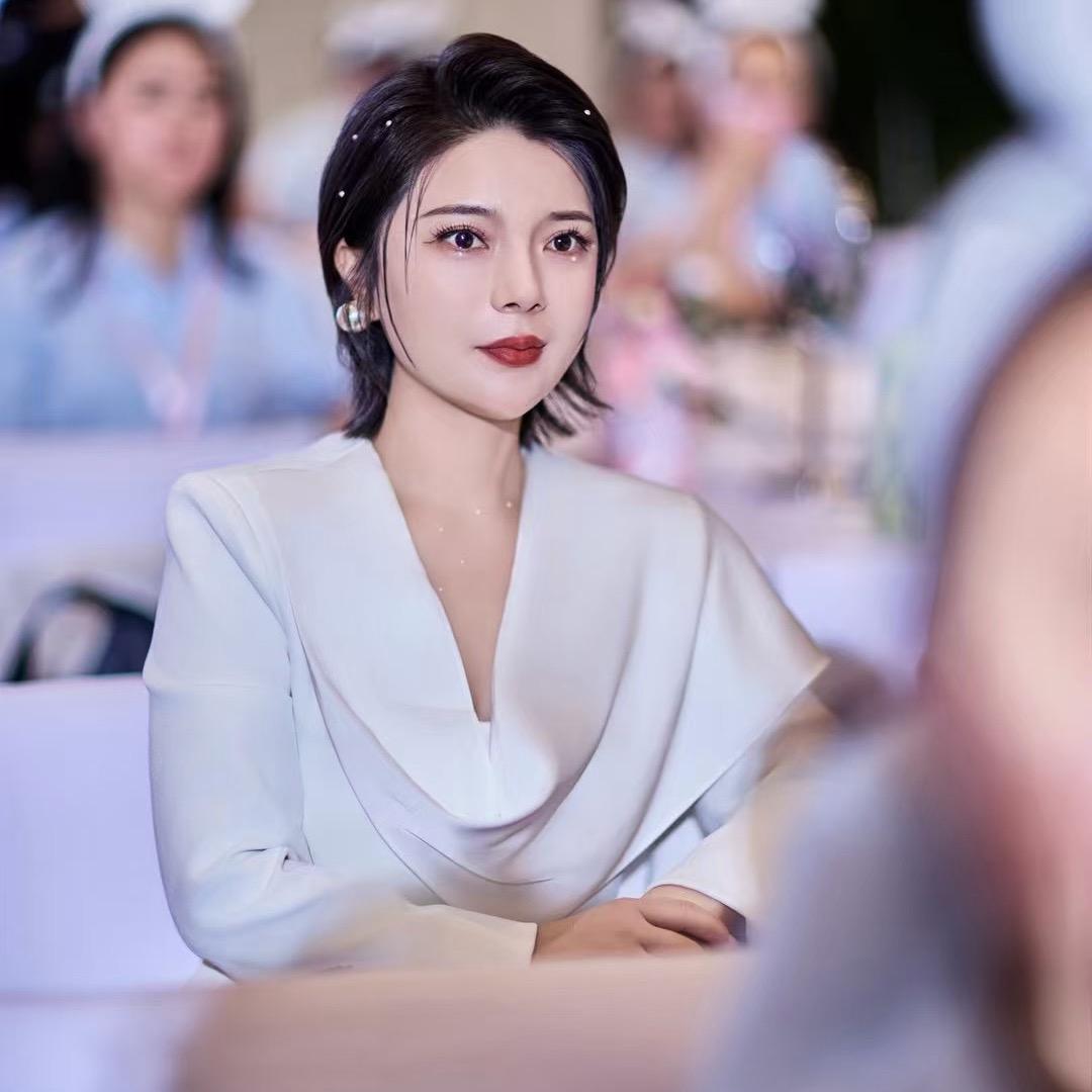 暖妍集团黄院长