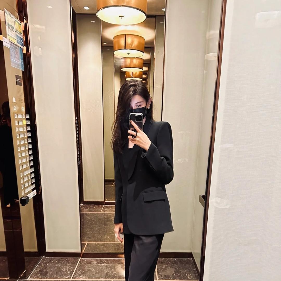 𝑵𝒐𝒗𝒆𝒎𝒃𝒆𝒓.