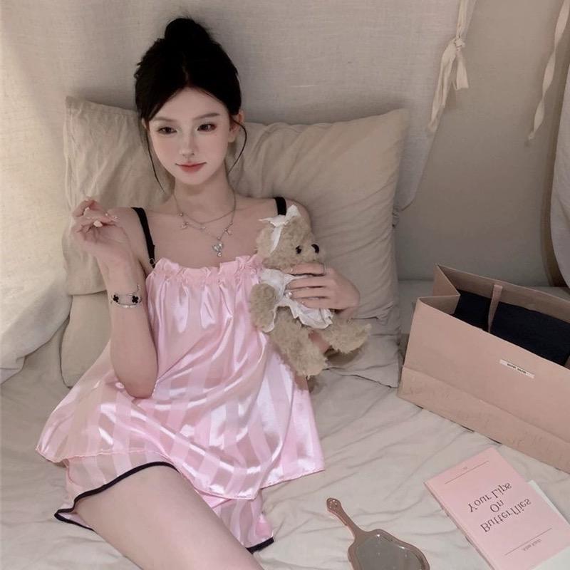 希妍轻奢睡衣穿搭