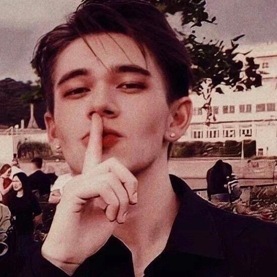 -  左