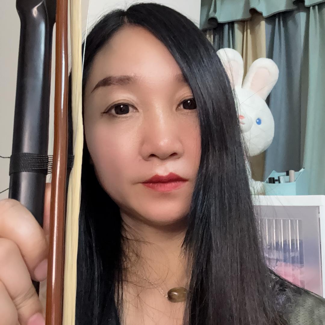 在花儿家拉二胡