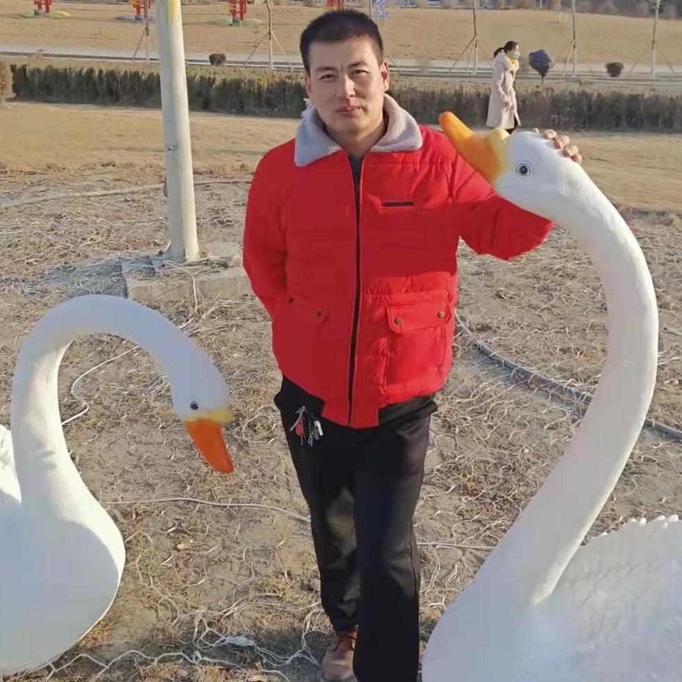 🦢白色的天鹅🦢🌺厨师长