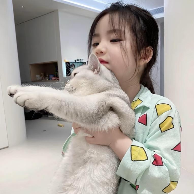 薛佳凝.