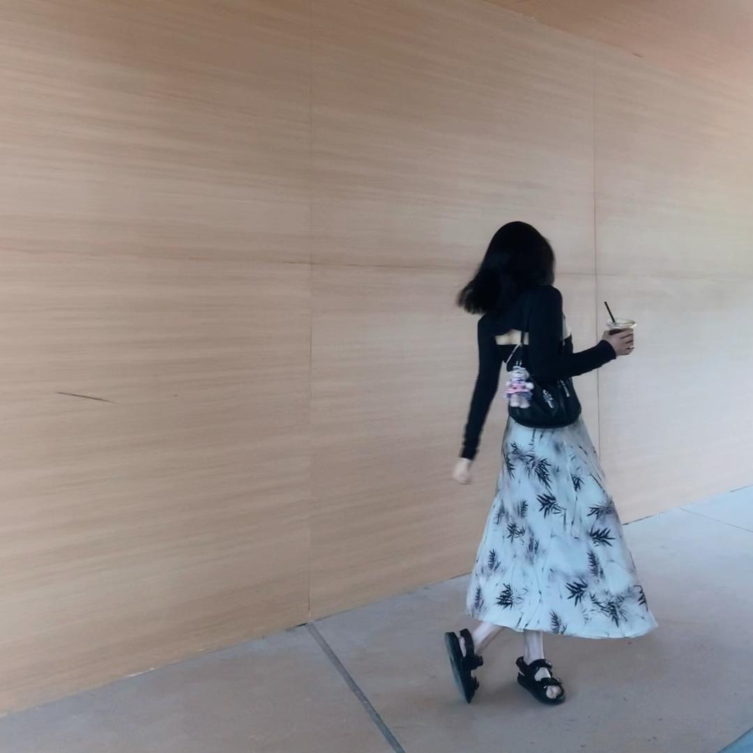 一直游到海水变蓝