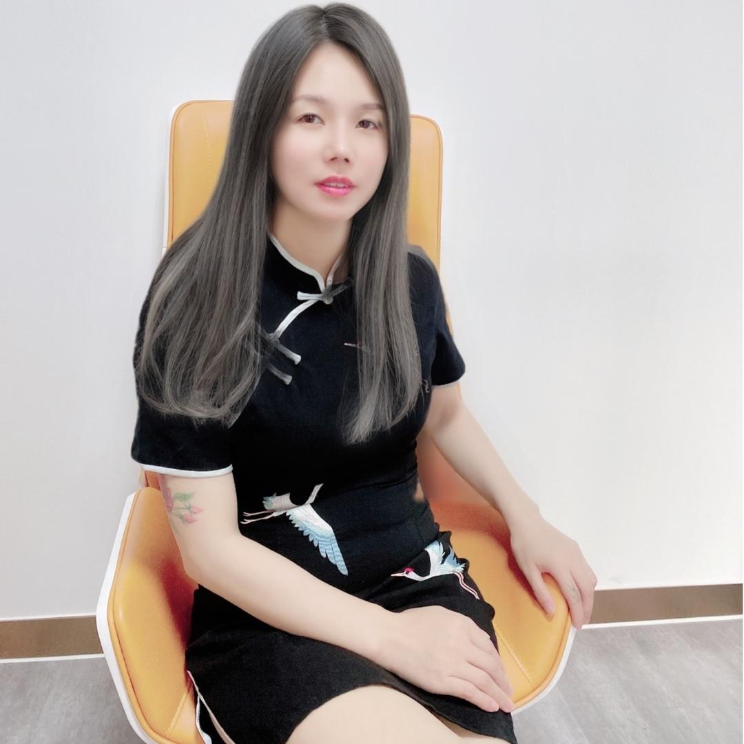 行走的白月光琳琳
