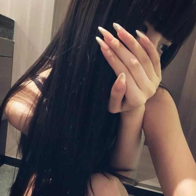 冷冰冰.