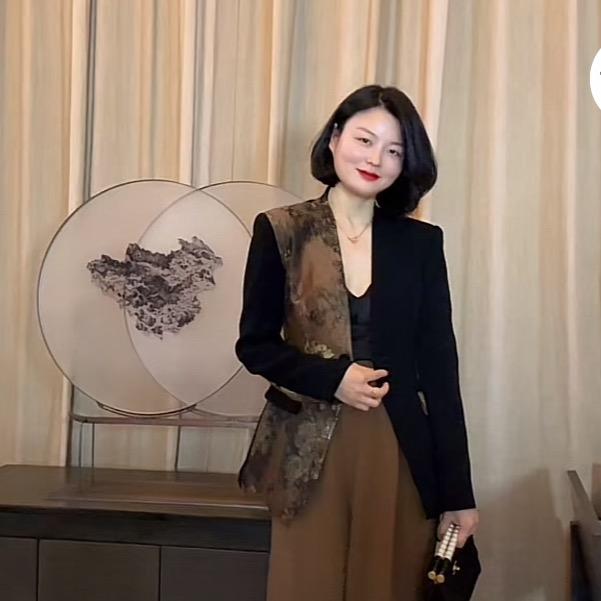 老谭私服—成熟女性穿搭的头像