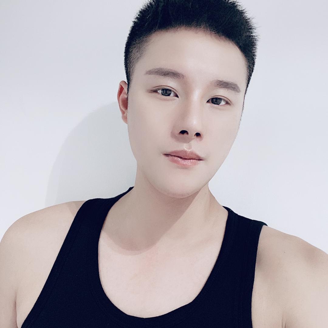 李允浩