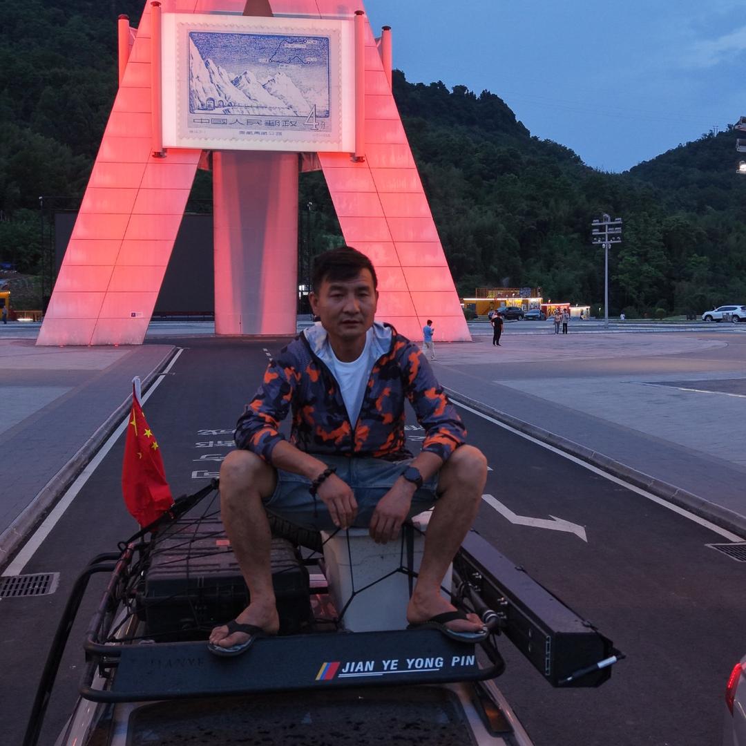 陇南无人机吊运：工程机械出售出租收购