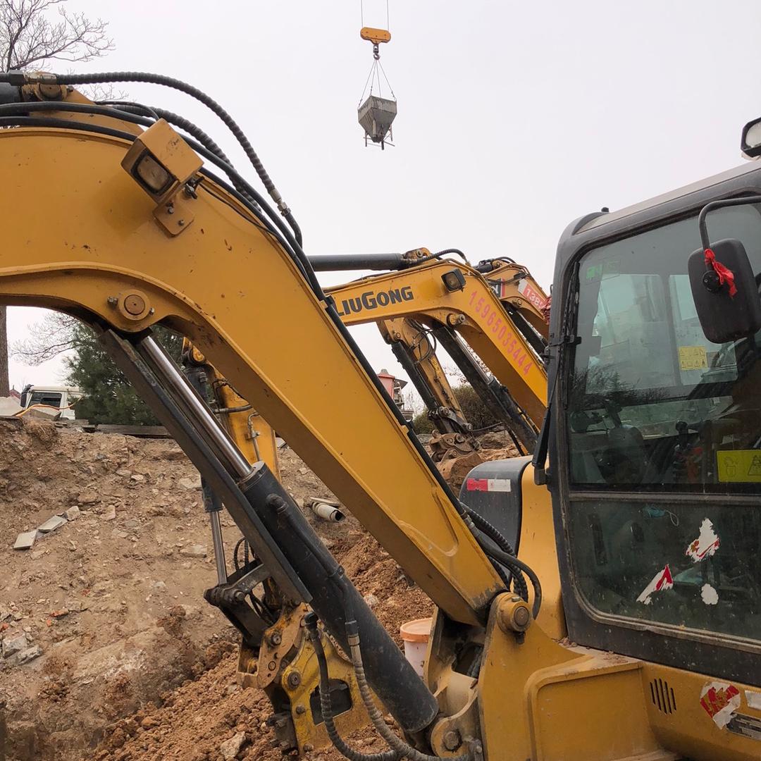 青州老道-小道士开挖机