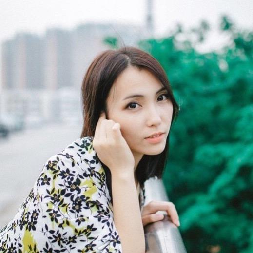 谢轻在家