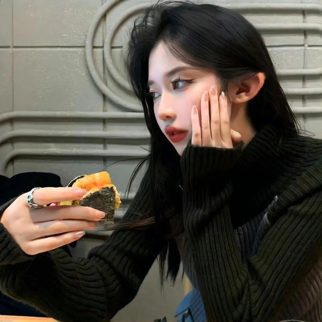 爱吃零食的小意