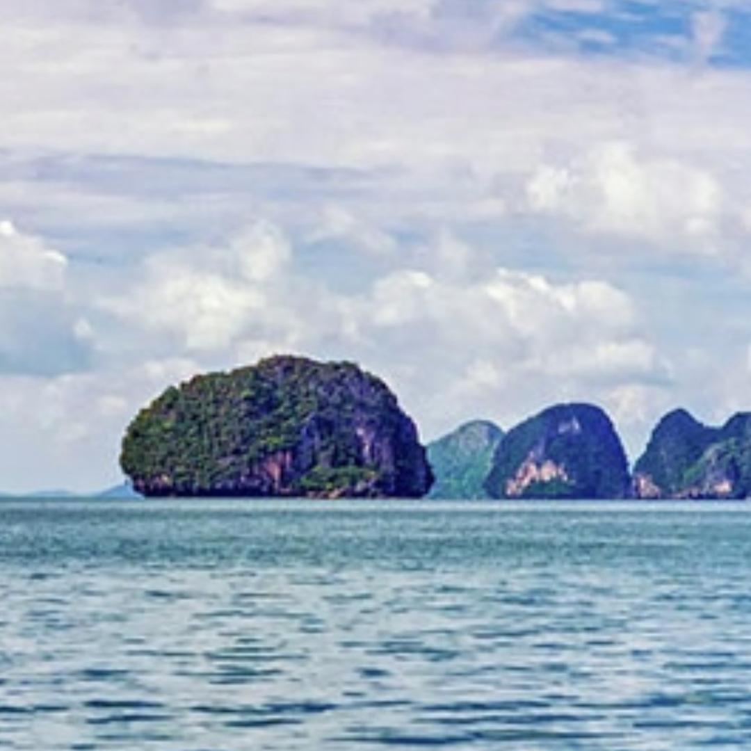 独坐茶楼听雨声