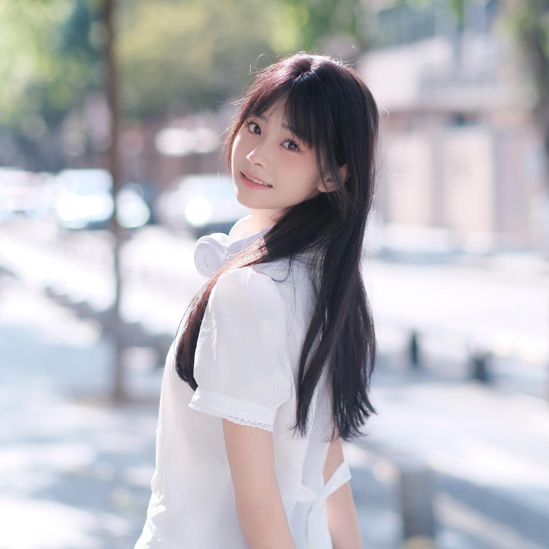 黄伊一