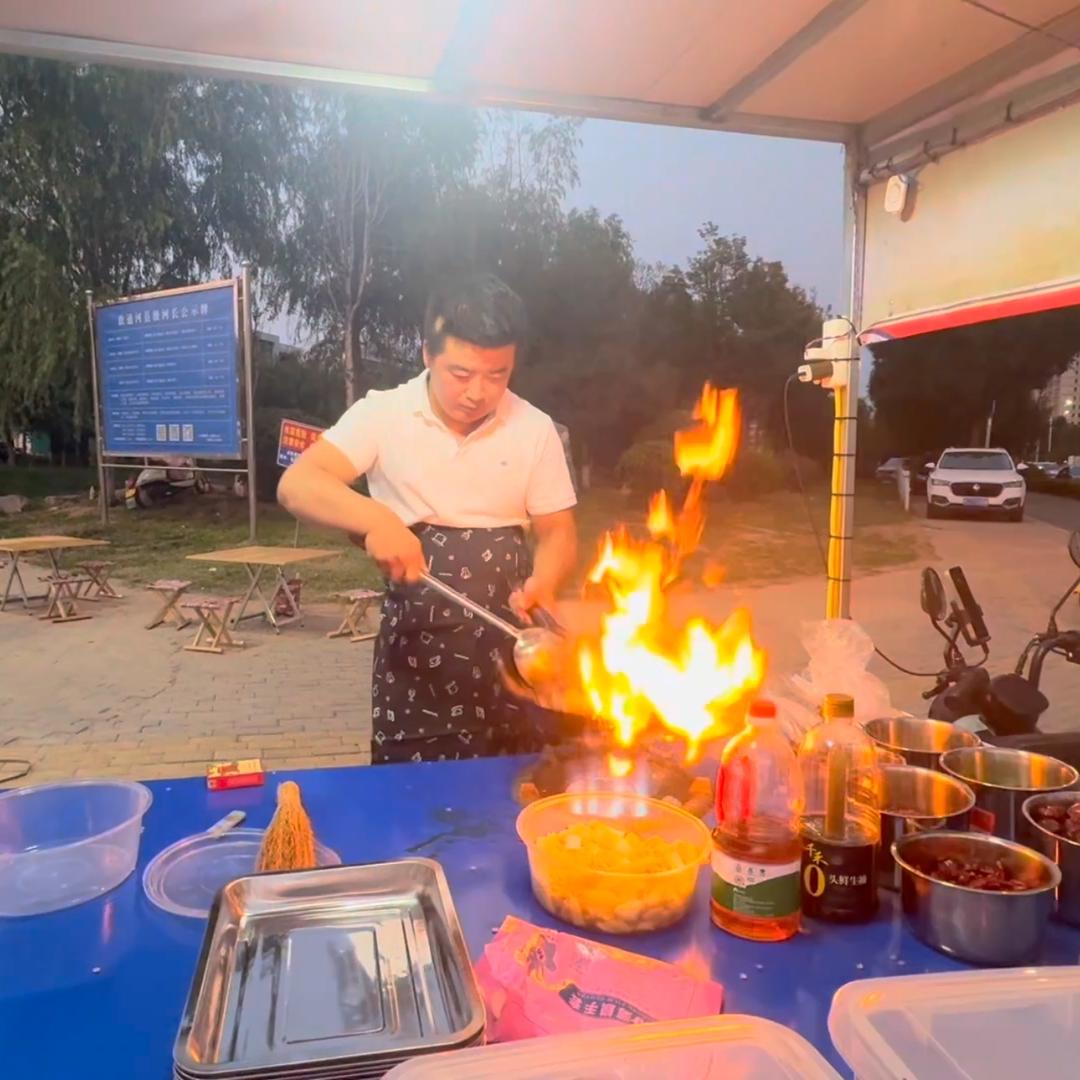 濮阳县王二小地摊鲜炒鸡㊗