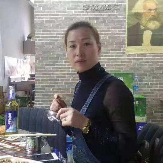 玩刀的东北女人