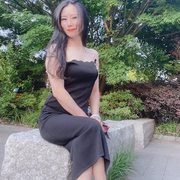雪巅孤莲