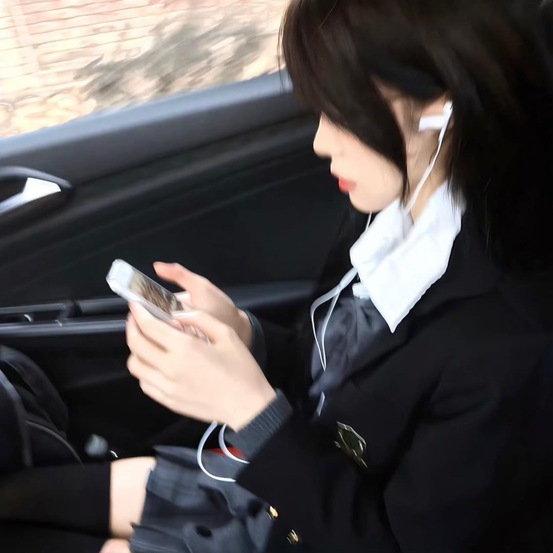 不吃鱼Y.
