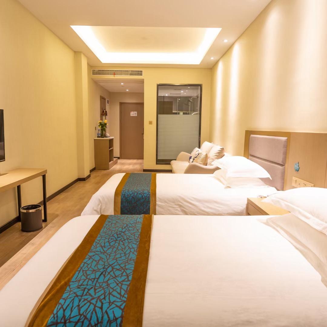 杭州画悦酒店前台小徐