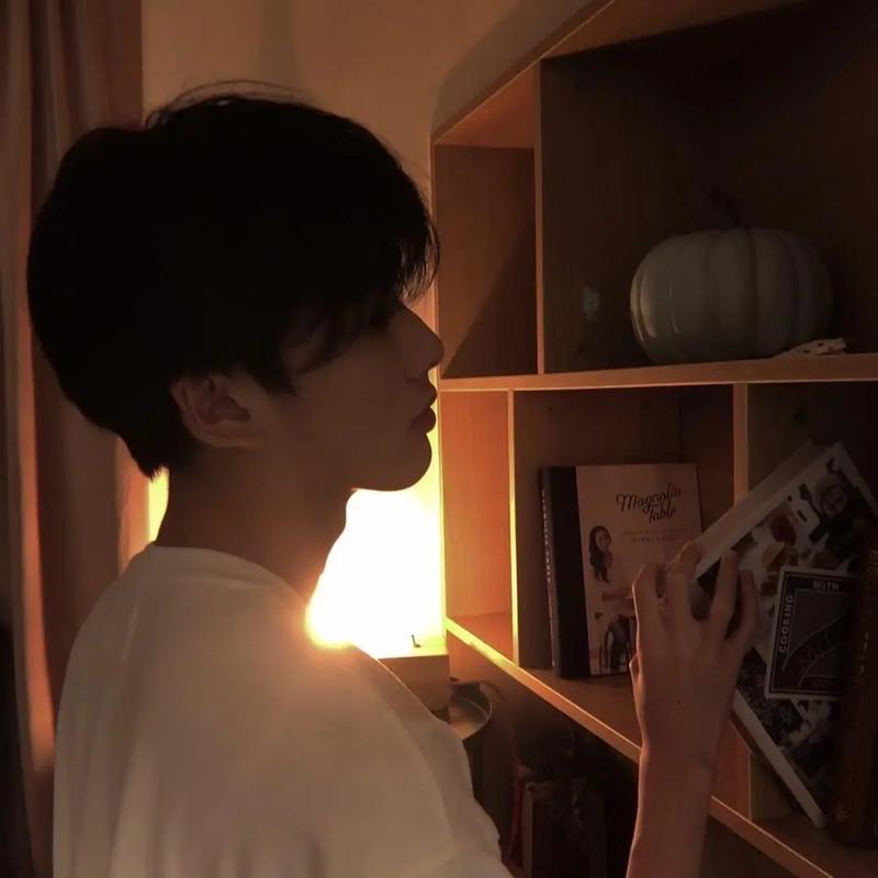 龙荧
