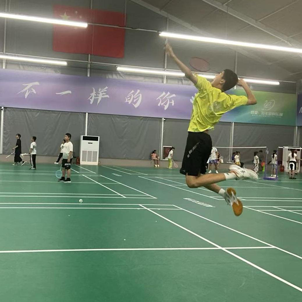 90岁老灯百米吊打博尔特