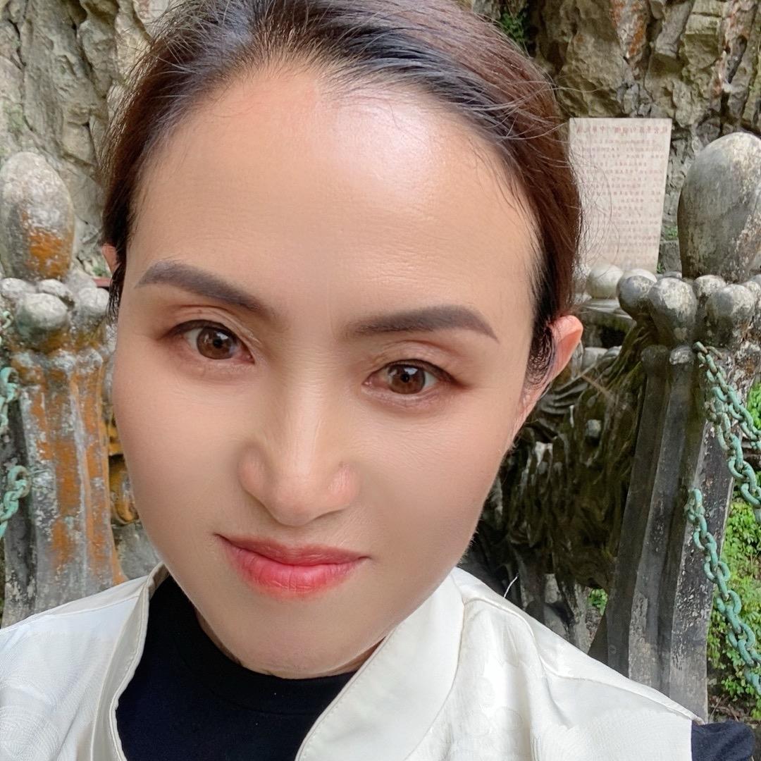 云间月🌻