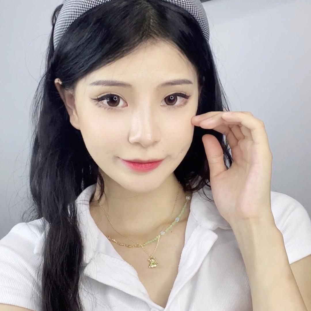 李依依