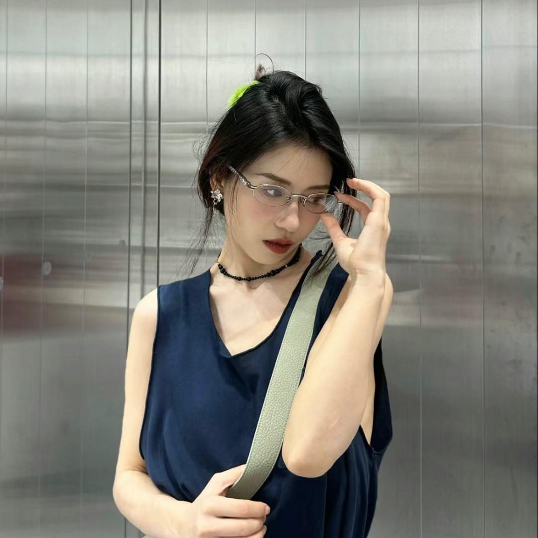 M乌克丽丽N