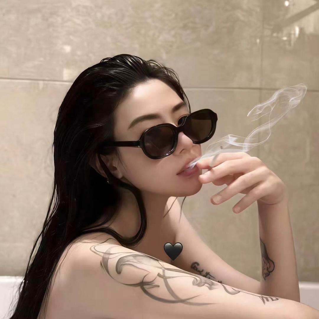 张温柔.
