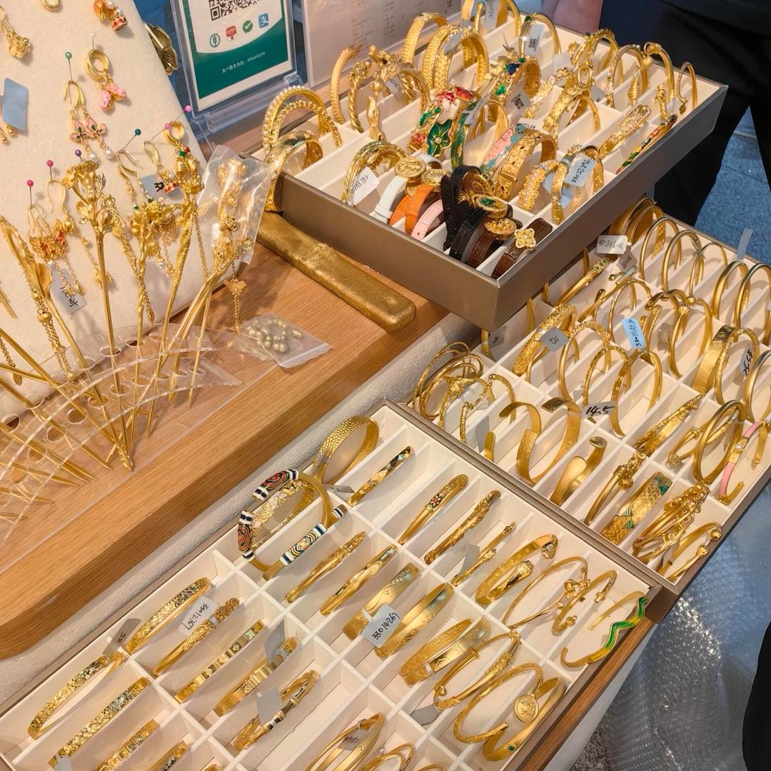 水贝金座档口-小冰