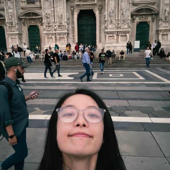 又被下颌线划伤