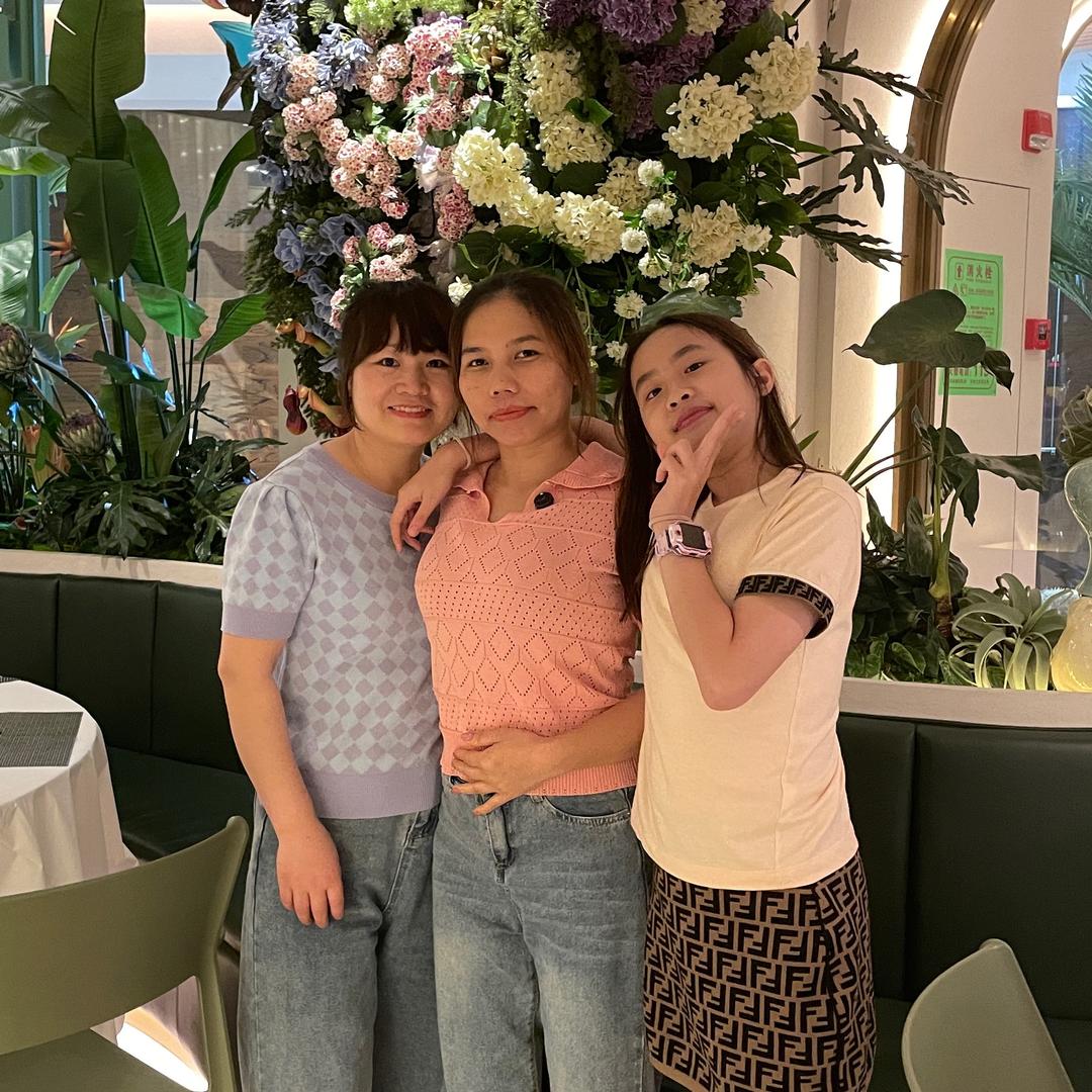 王若晰一家人-阿英乐乐