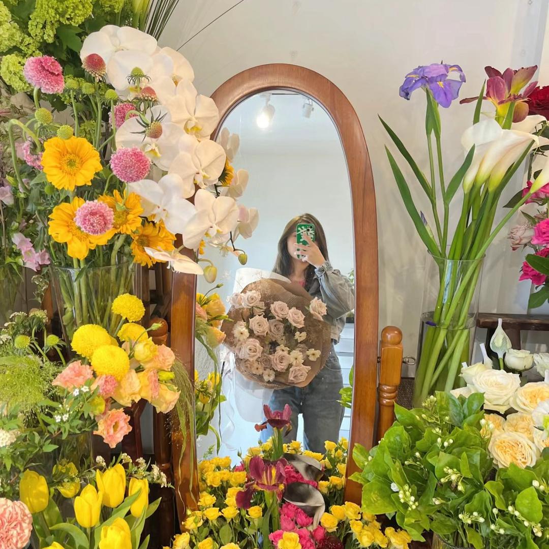 武汉市洪山区白沙洲艺晗花坊