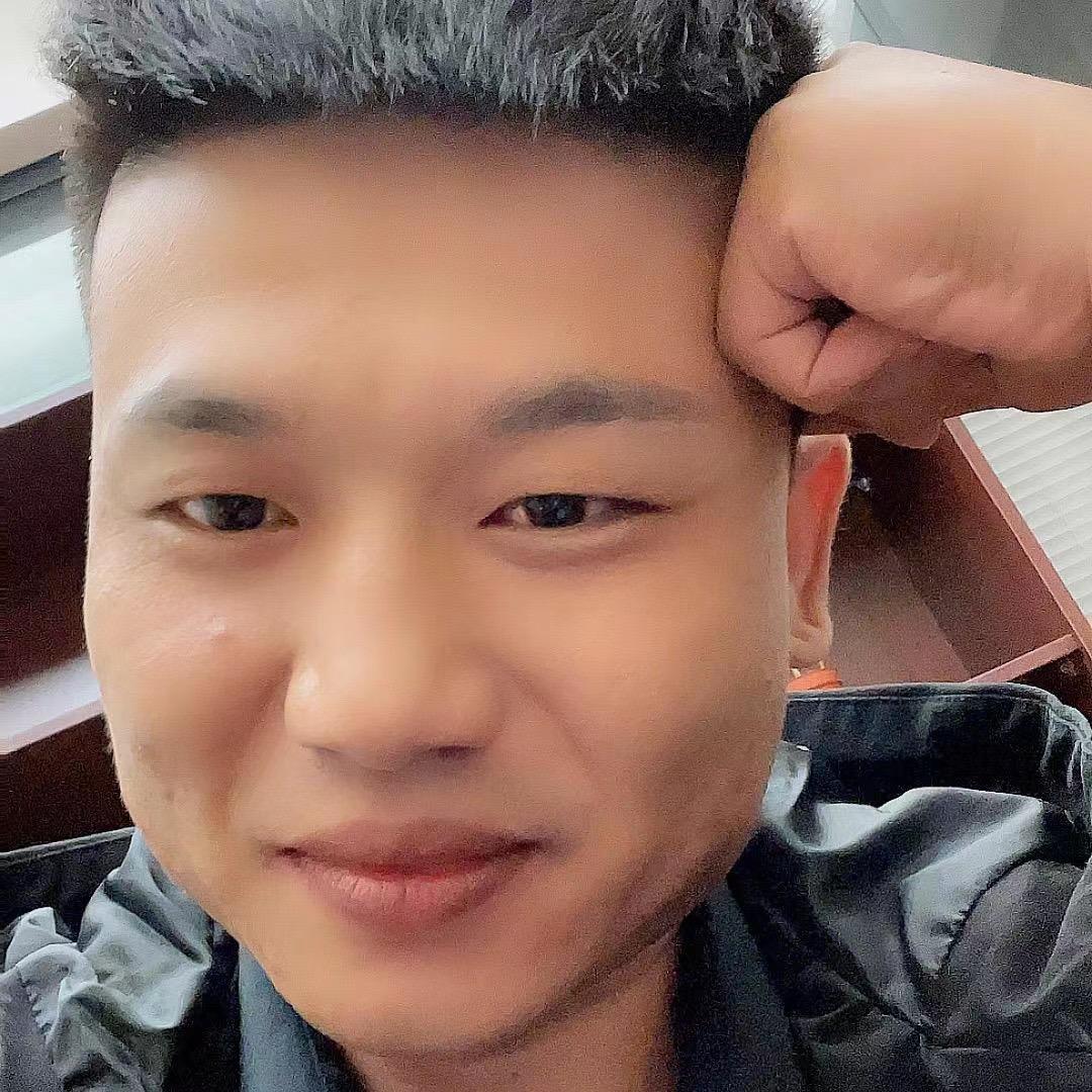 小鹏。