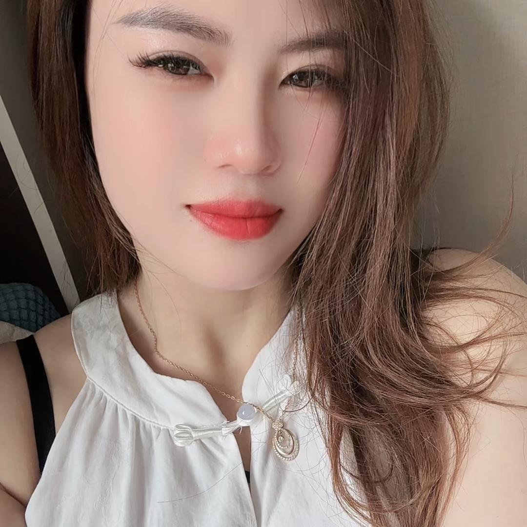 笨笨的女 人，