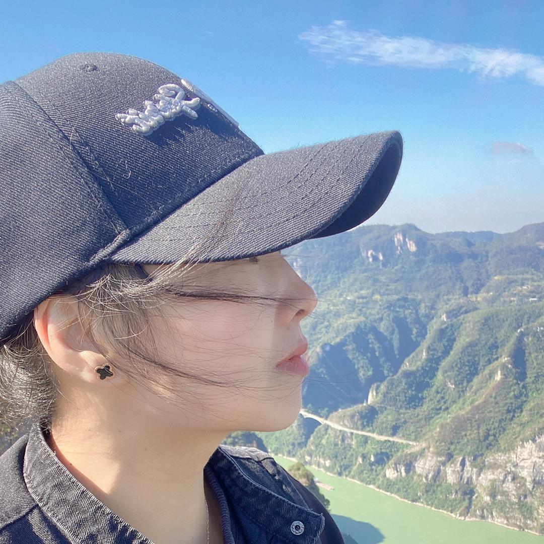 小莉子.