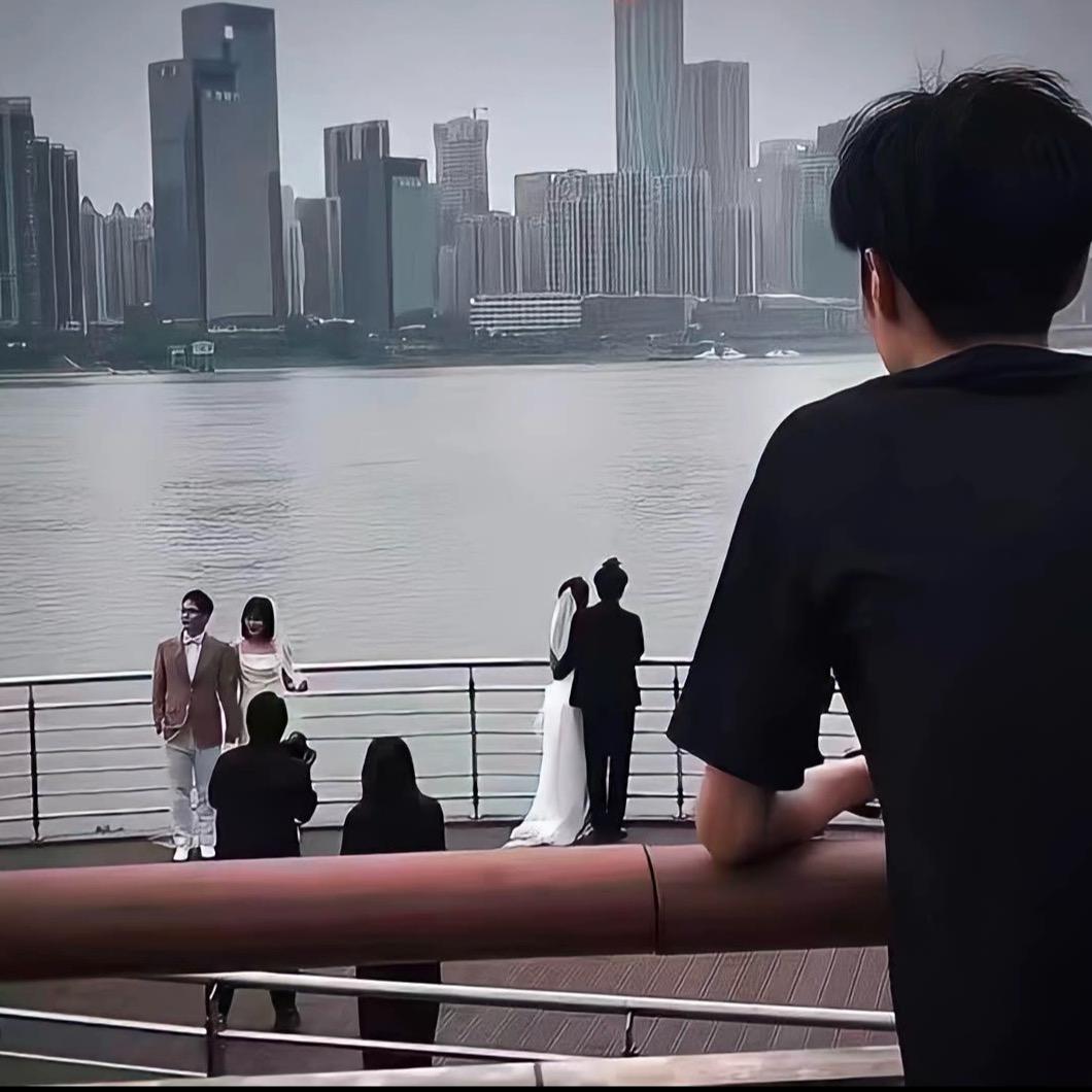 栋辰斯重