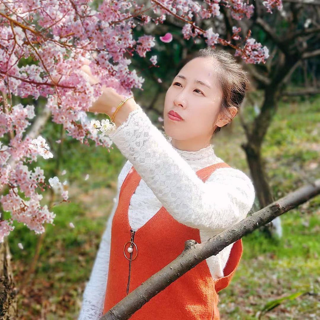 芸芸服饰、轻奢定制