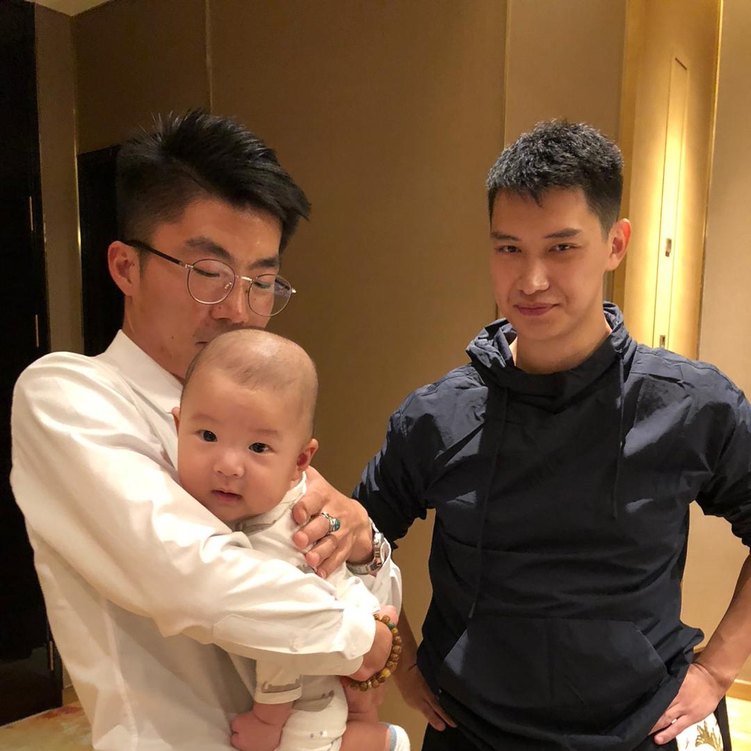 卡爸和卡舅的童装店