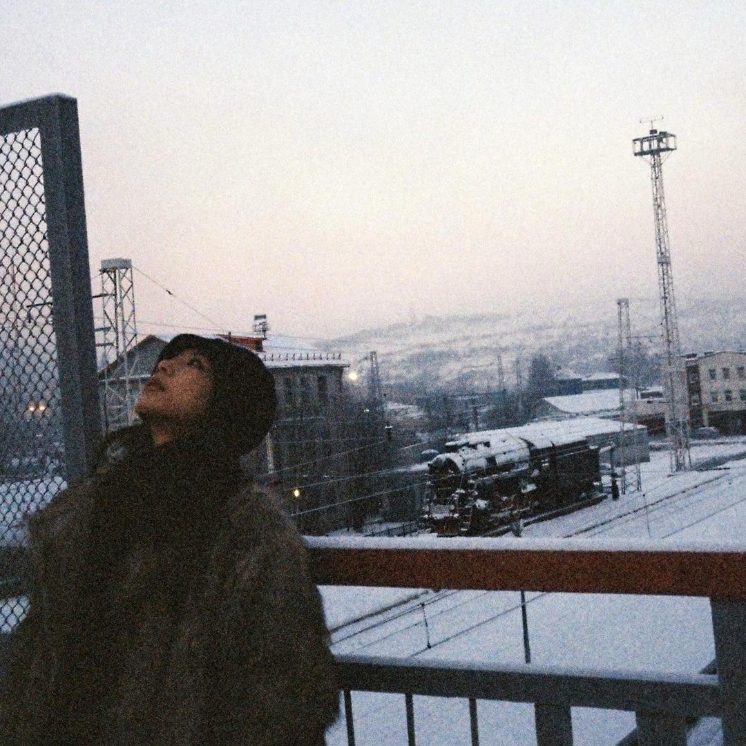 雨是冰冷的流星