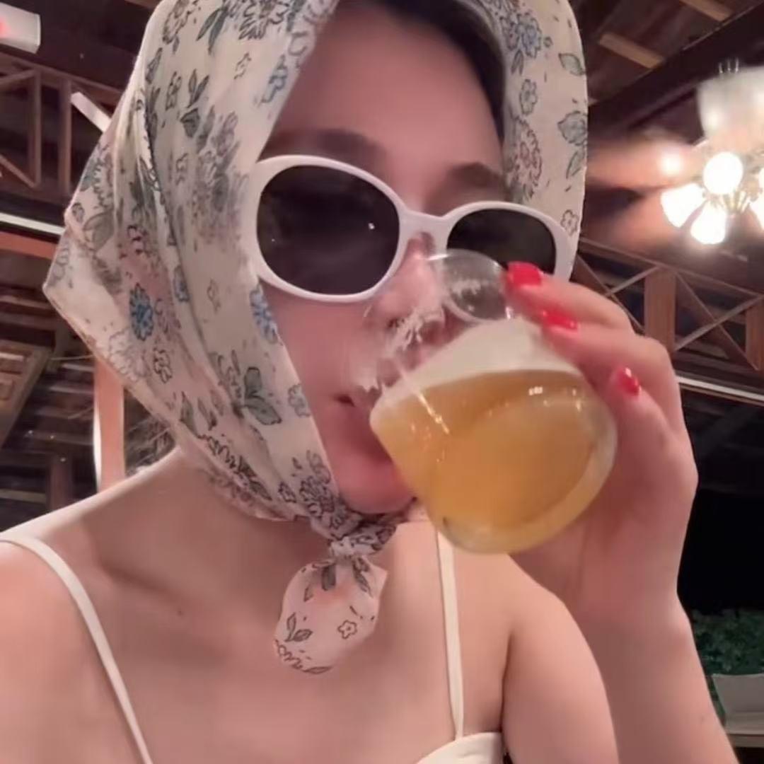蛋蛋爱喝酒